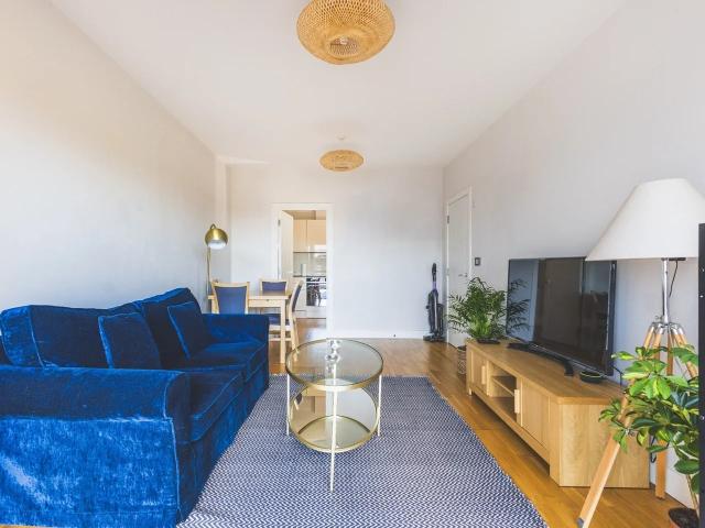 Apartment at Green Lane, Borough of Spelthorne
