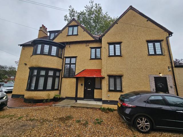 Apartment at Green Lane, Borough of Spelthorne