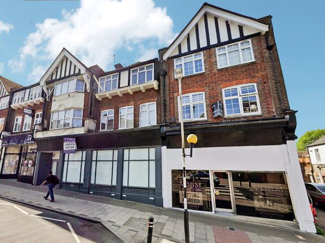 apartment at Green Lane, Northwood, HA6,England