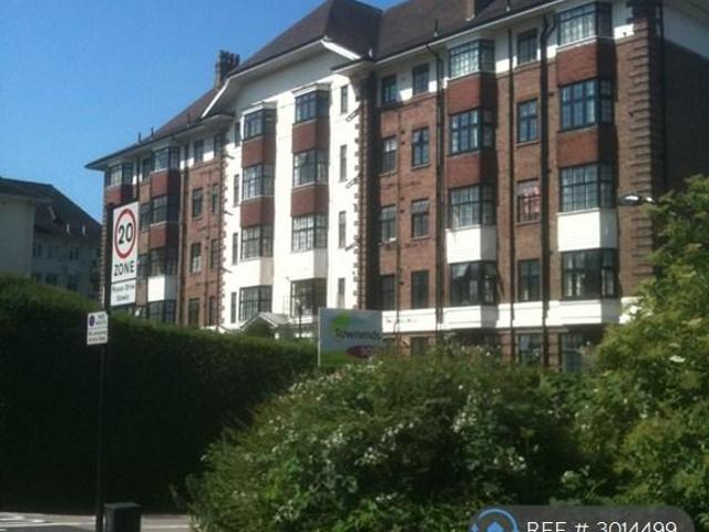 Apartment at Greystoke Gardens, Greater London