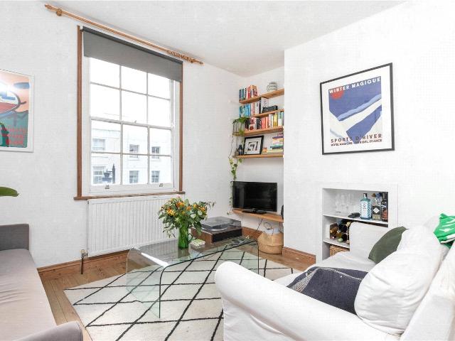 Apartment at Grosvenor Avenue, Greater London