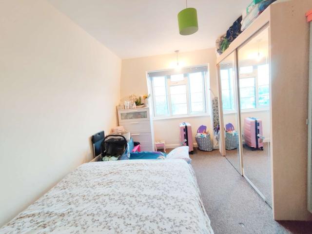 Apartment at Grosvenor Court, Greater London
