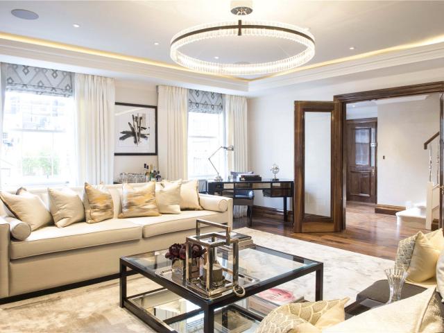 Apartment at Grosvenor Hill, City of Westminster