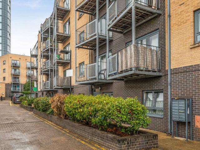 Apartment at Grove Crescent Road, Greater London