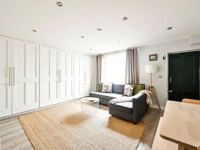 Apartment at Gunter Grove, Greater London