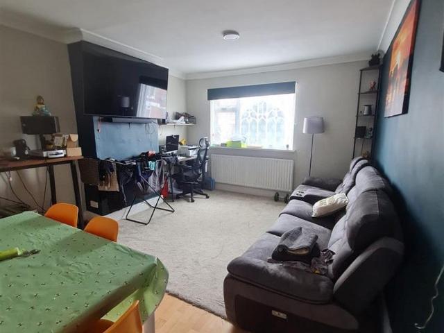 Apartment at Downing Street, Ashfield