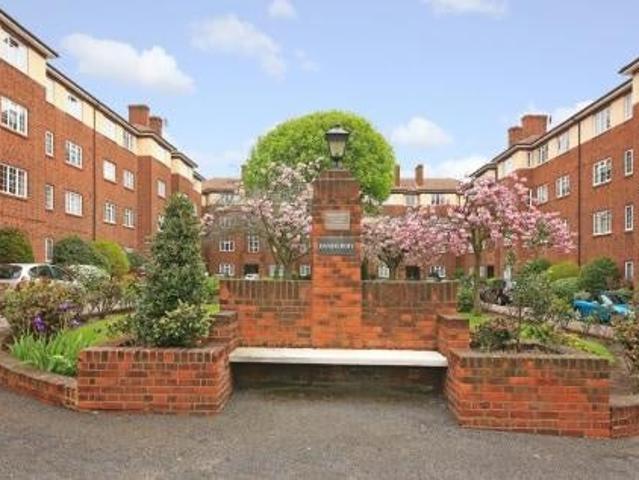 Apartment at Danescroft, Greater London
