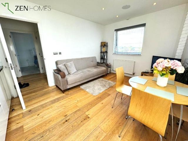 Apartment at Darkes Lane, Hertsmere