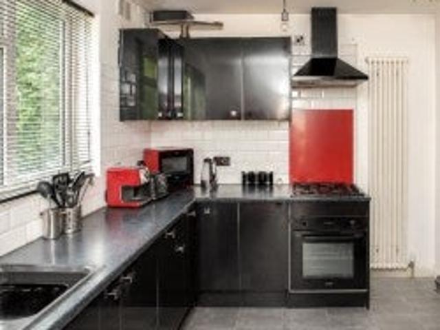 Apartment at Denehurst Gardens, Greater London