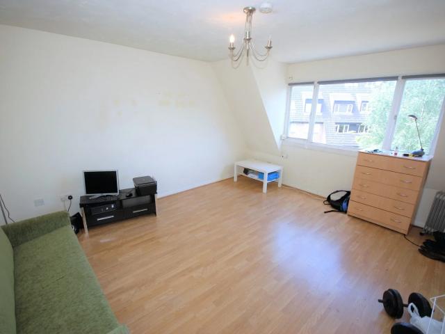 Apartment at Dennisses Lane, South Ockendon
