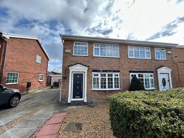 Apartment at Denny Close, Upton