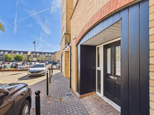 Apartment at Dickinson Quay, Dacorum