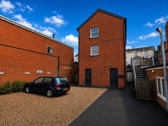 Apartment at Drayman's Way, East Hampshire