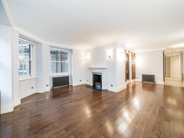 Apartment at Drayton Gardens, Greater London