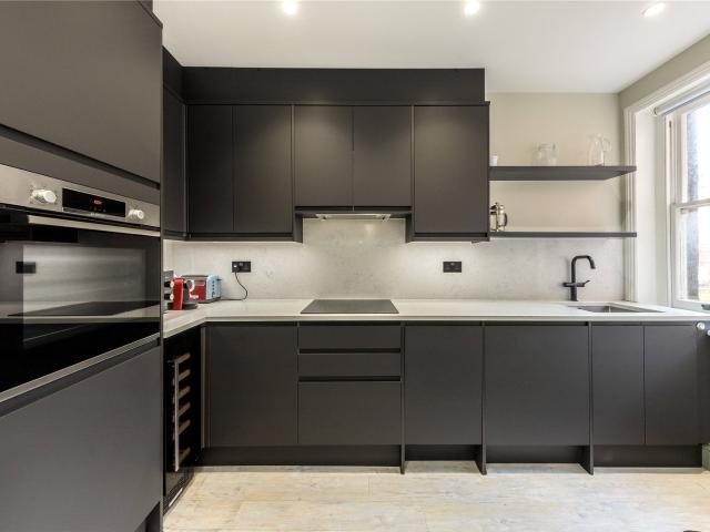 Apartment at Drayton Gardens, Greater London
