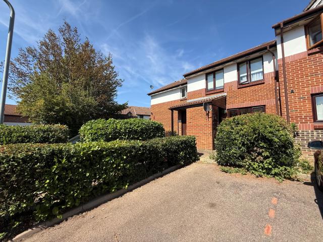 Apartment at Duarte Place, Grays