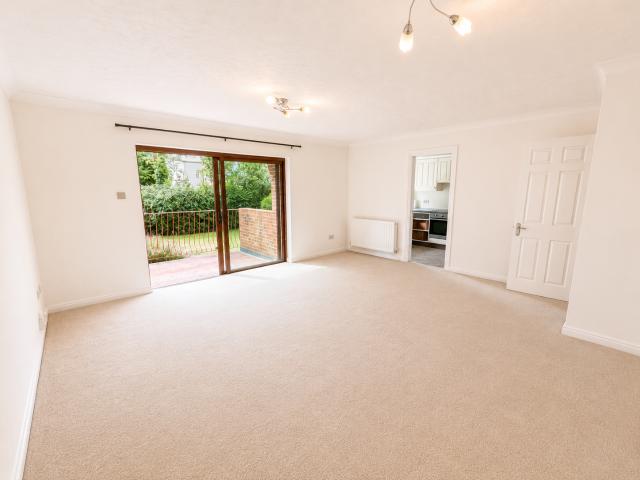 Apartment at Durham Avenue, Greater London