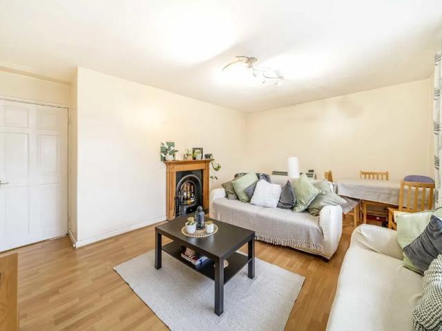 Apartment at Endlesham Road, Greater London