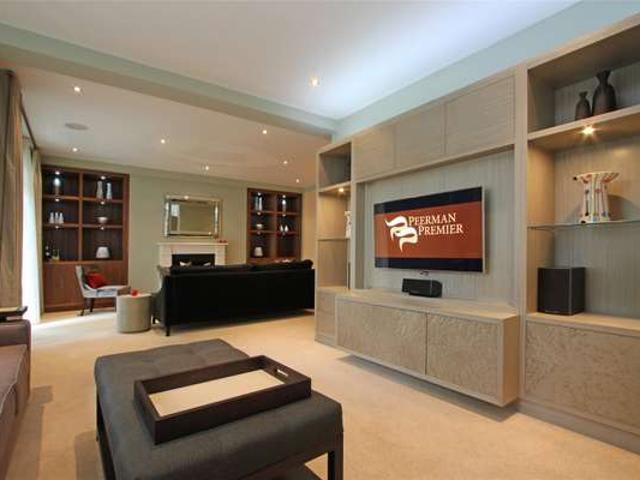 Apartment at Ennismore Gardens, City of Westminster