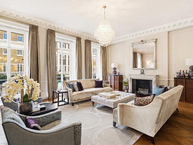 Apartment at Eaton Place, City of Westminster