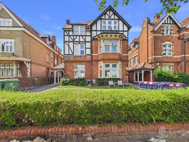 Apartment at Earls Avenue, Folkestone and Hythe District