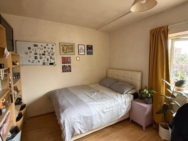 Apartment at Ecclesbourne Road, Greater London