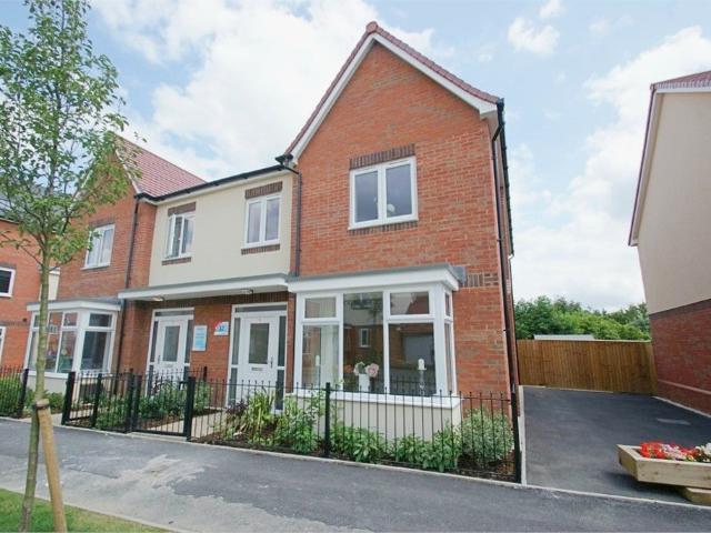 House at Edison Drive, Rugby
