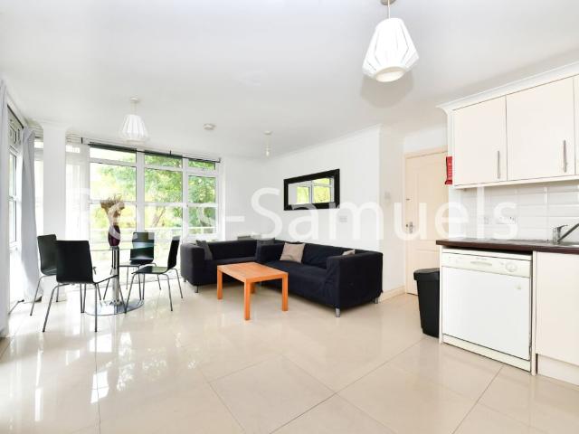 Apartment at Eleanor Close, Greater London