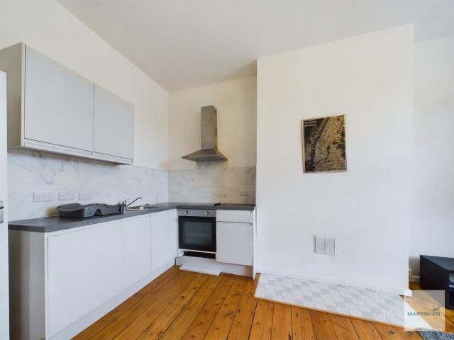 Apartment at Elm Avenue, Nottingham