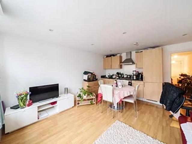 Apartment at Elm Crescent, Greater London