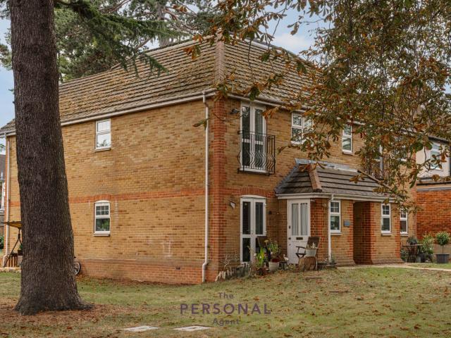 Apartment at Ewell Park Way, Epsom and Ewell