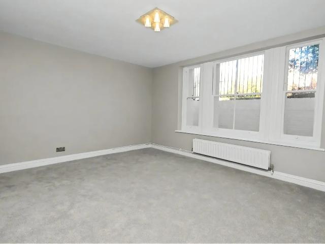 Apartment at Ewell Road, Greater London