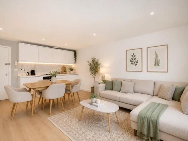 Apartment at Ewell Road, Greater London
