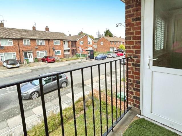 Apartment at Eynsham Drive, Greater London