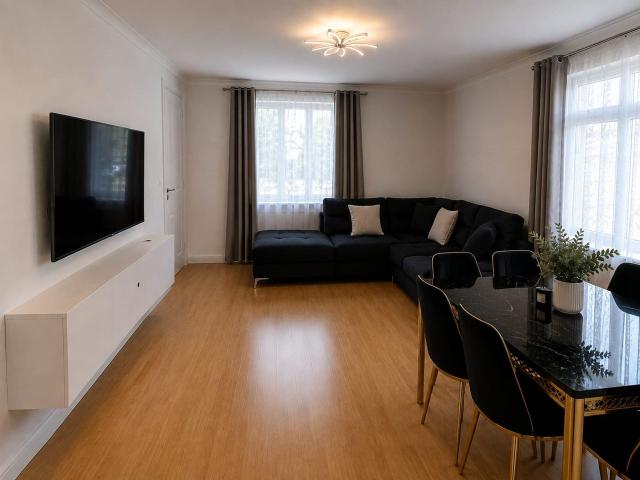 Apartment at Eynsham Drive, Greater London
