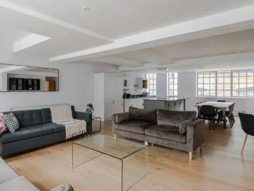 Apartment at Eyre Street Hill, Greater London