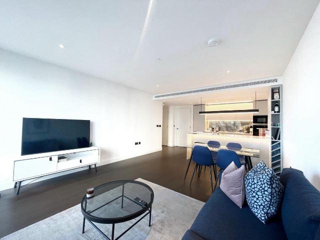 Apartment at Fountain Park Way, Greater London