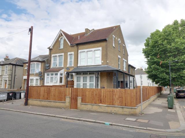 Apartment at Nevendon Road, Wickford