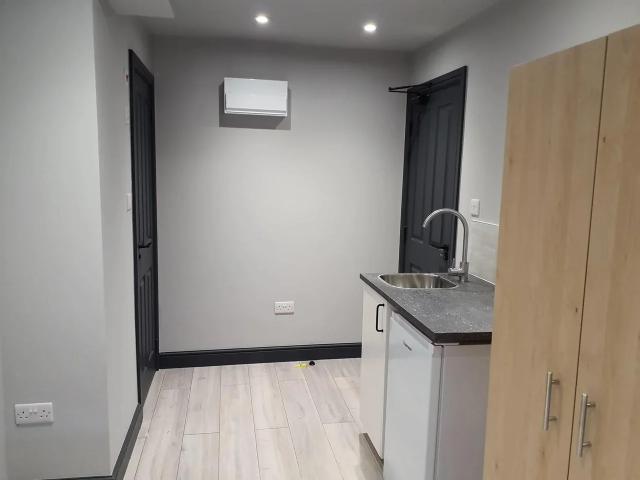 Apartment at Forbes Avenue, Hertsmere