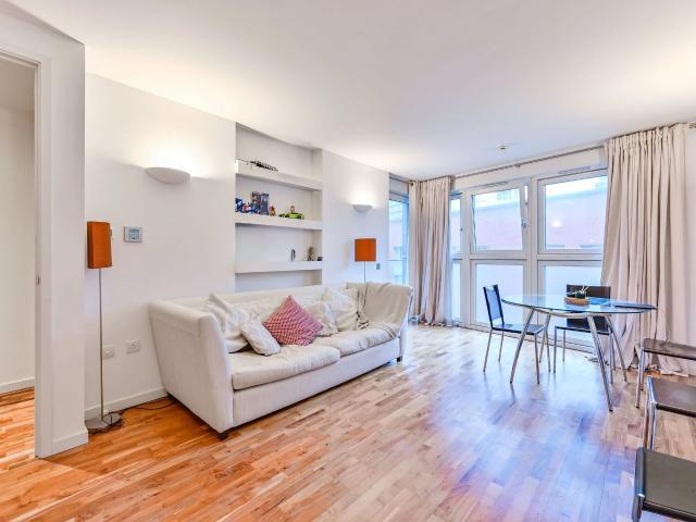 Apartment at Fairmont Avenue, Greater London