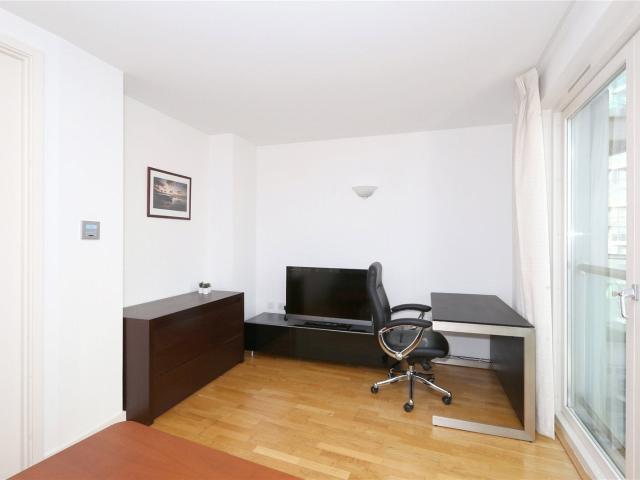 Apartment at Fairmont Avenue, Greater London