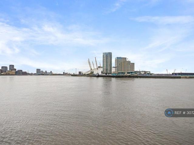 Apartment at Fairmont Avenue, Greater London