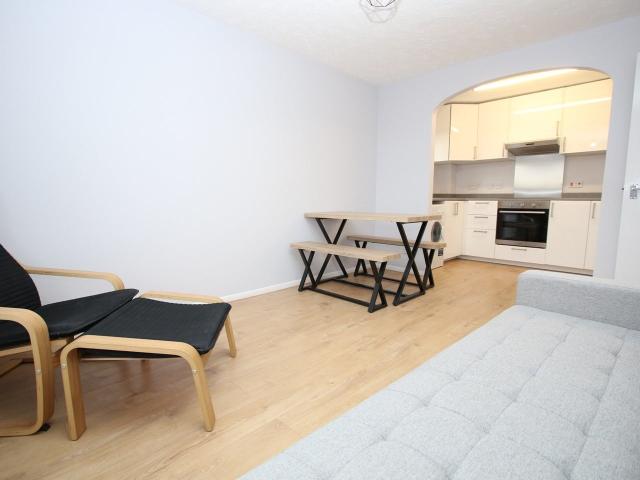 Apartment at Fairfield Close, Greater London