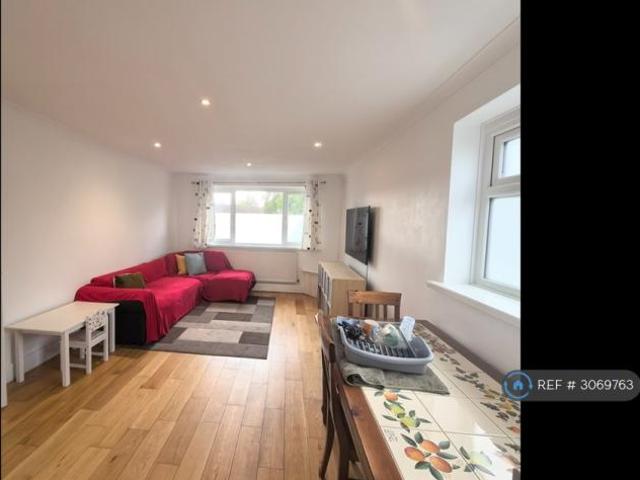 Apartment at Fairwater Drive, Woodley