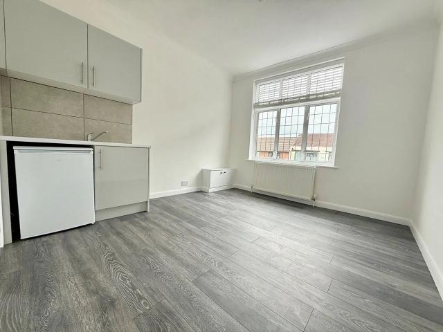 Apartment at Fairway, Greater London