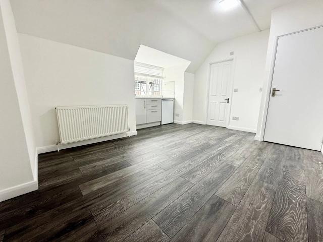 Apartment at Fairway, Greater London