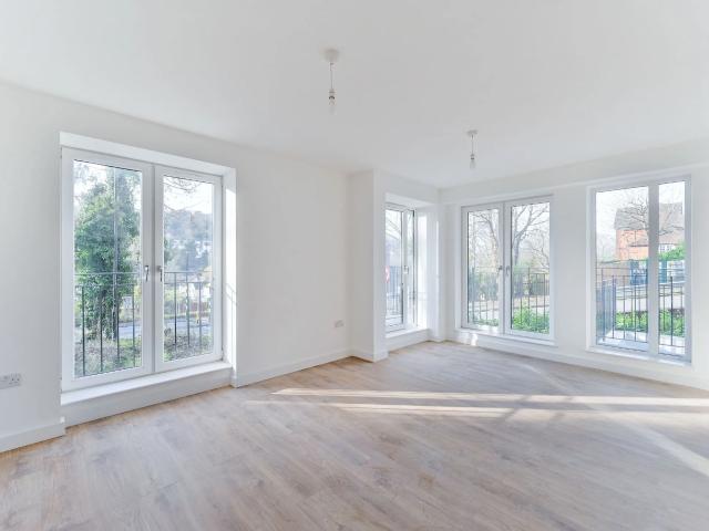 Apartment at Famet Avenue, Greater London