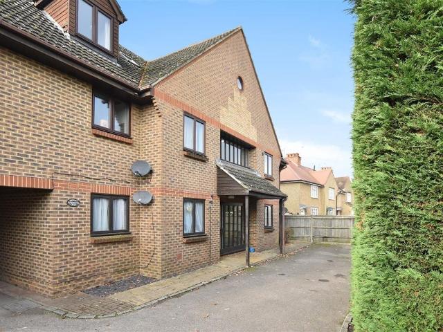 Apartment at Farm Road, Elmbridge