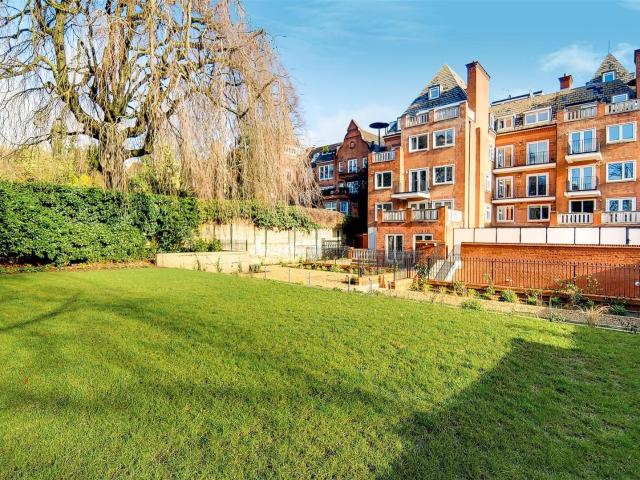 Apartment at Fitzjohn's Avenue, Greater London