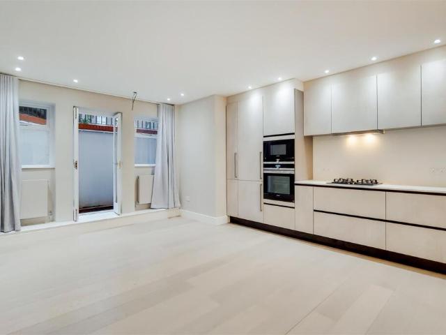 Apartment at Fitzjohn's Avenue, London